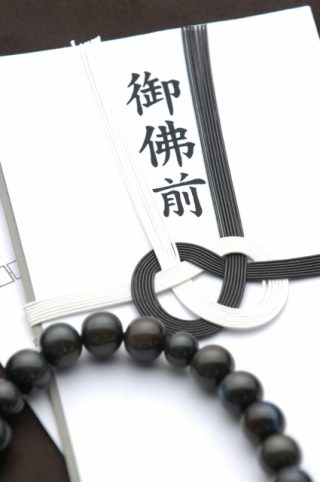香典を現金書留で送る時の注意点!斎場?自宅?どこに送ればいいのか?