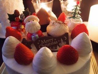 クリスマスにケーキを食べるようになった由来は?