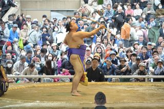 弓取り式をやる意味とは?その決め方から給料などの疑問を大調査!